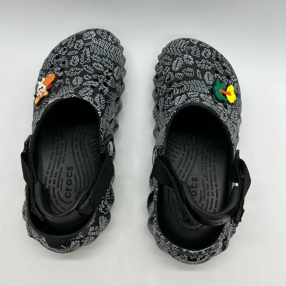 CROCS Kids Black and White Leaf Patterned Water Shoes Size 3